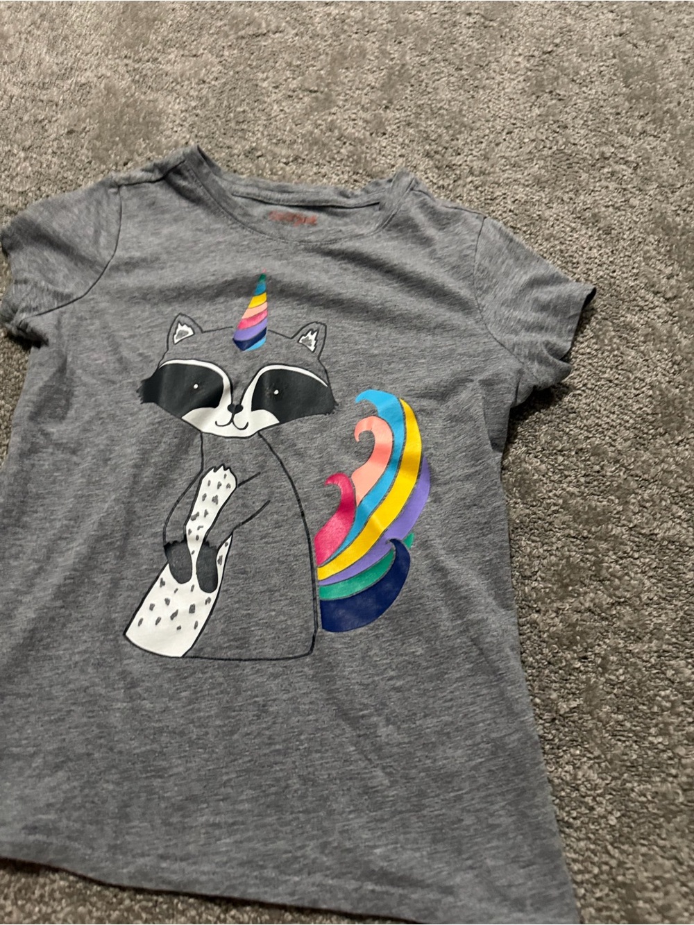 Cat & Jack kids graphic tshirt raccoon / unicorn / rainbow size 7/8
